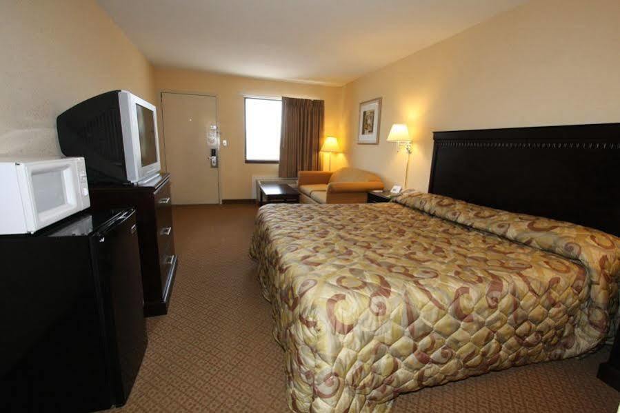 שיפנסבורג Rodeway Inn מראה חיצוני תמונה